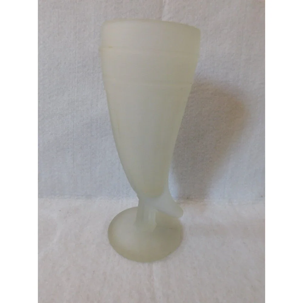 Vintage Tiara Indiana Glass Powder Horn Cornucopia Pilsner 10 oz Frosted